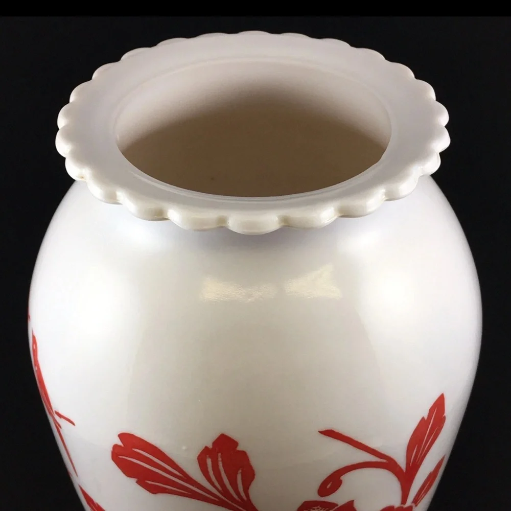 VTG 1940s White & Red Anchor Hocking
Vitrock Milk Glass
Flowers Birds EUC - Picture 8 of 8